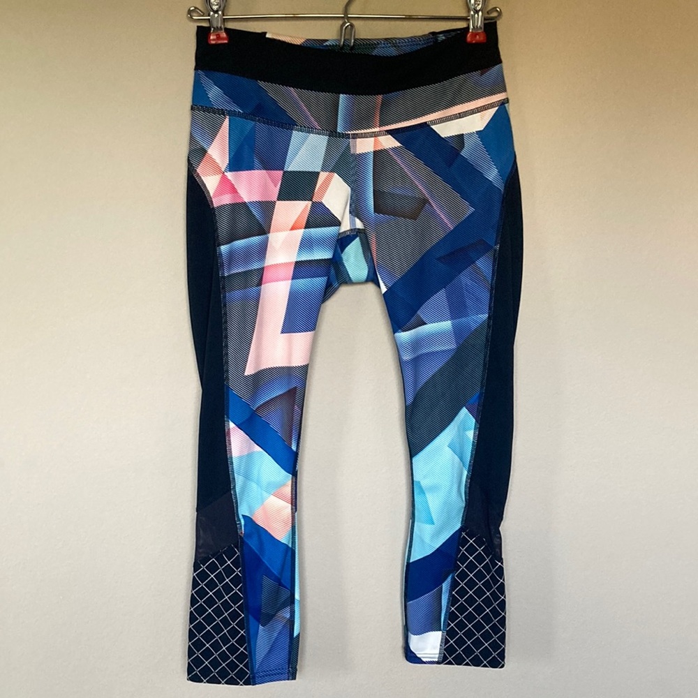 Athleta Cropped Geometric Pattern Leggings